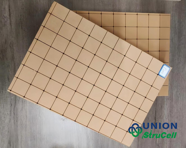 StruCell P300 haute densit&eacute; noyau en mousse PVC plaque , &acirc;me en mousse structurelle 300 kg/m3 avec surface rainur&eacute;e 